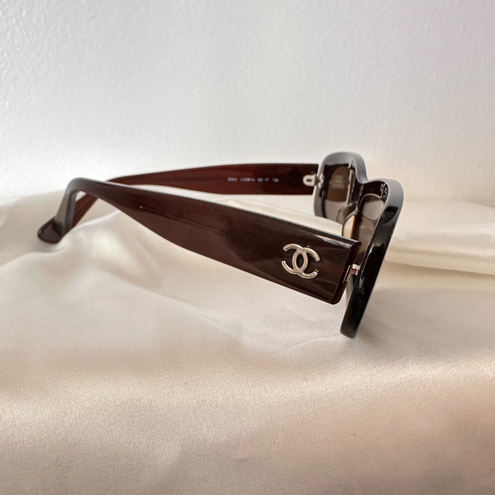CHANEL Elegant Dark Brown Sunglasses - Picture 1 of 14